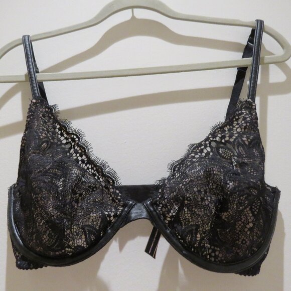 VICTORIA'S SECRET Very Sexy Bra Black Lace Faux Leather Bra Goth Feminine 32DDD - Picture 8 of 14